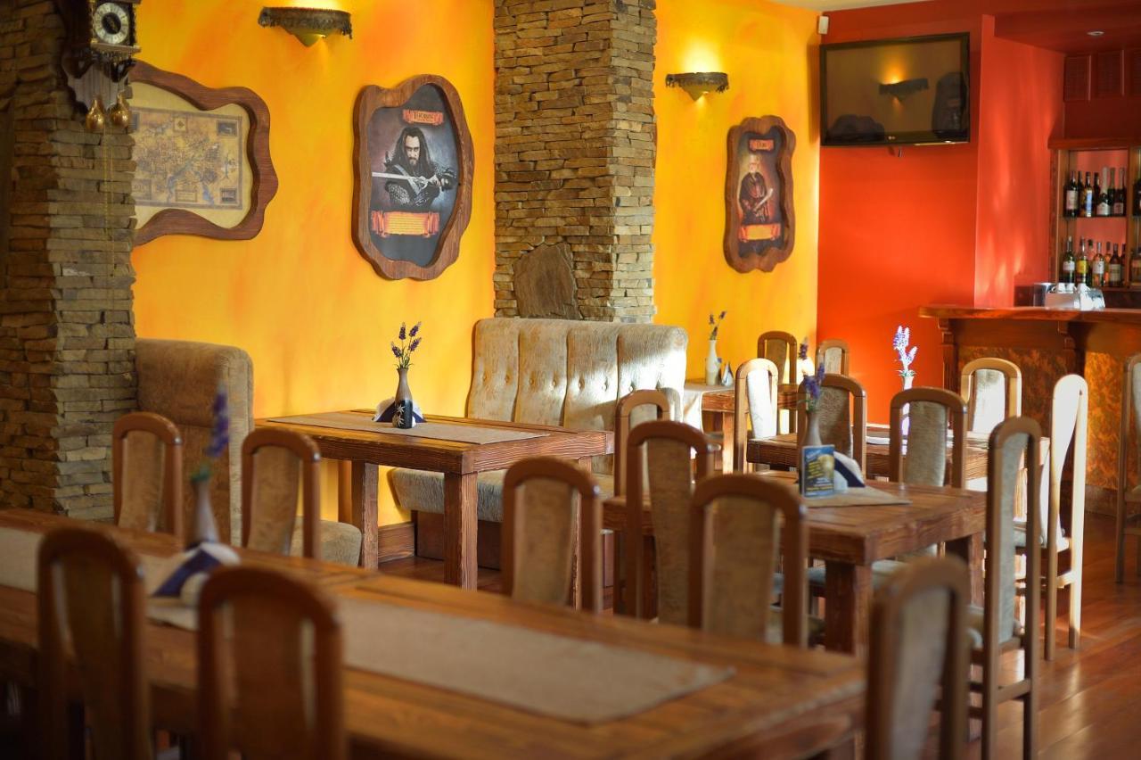 Restauracja Zajazd Kasztelan ครอสโน ภายนอก รูปภาพ